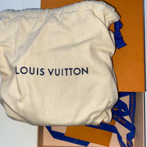 Authentic Louis Vuitton LV initials white checkered belt - Picture 3 of 4